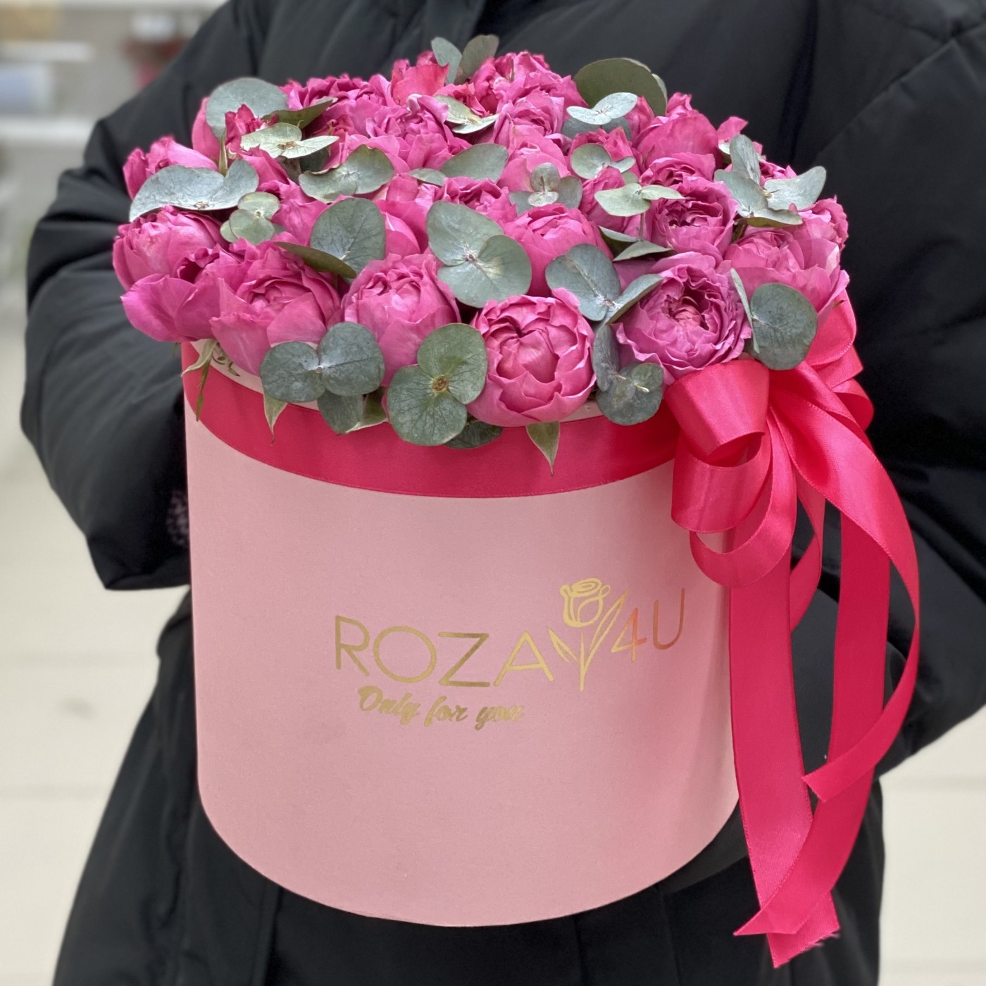 Вишнёвая Джульетта с эвкалиптом в коробке